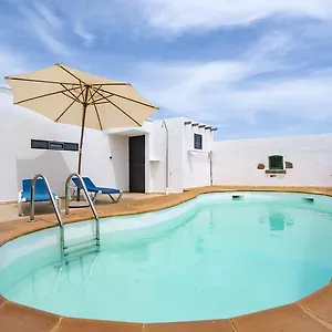 villa-la-torre-san-bartolome-de-tirajana.in-canary-islands.com/